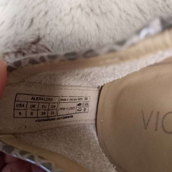 Vionic Alexa Lizard Classic Gray Silver Snakeskin Bohemian Neutral Ballet Flats - Picture 7 of 7